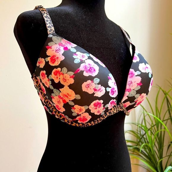 VICTORIAS SECRET DEEP V PLUNGE PUSH UP BRA 💗 - Picture 3 of 5